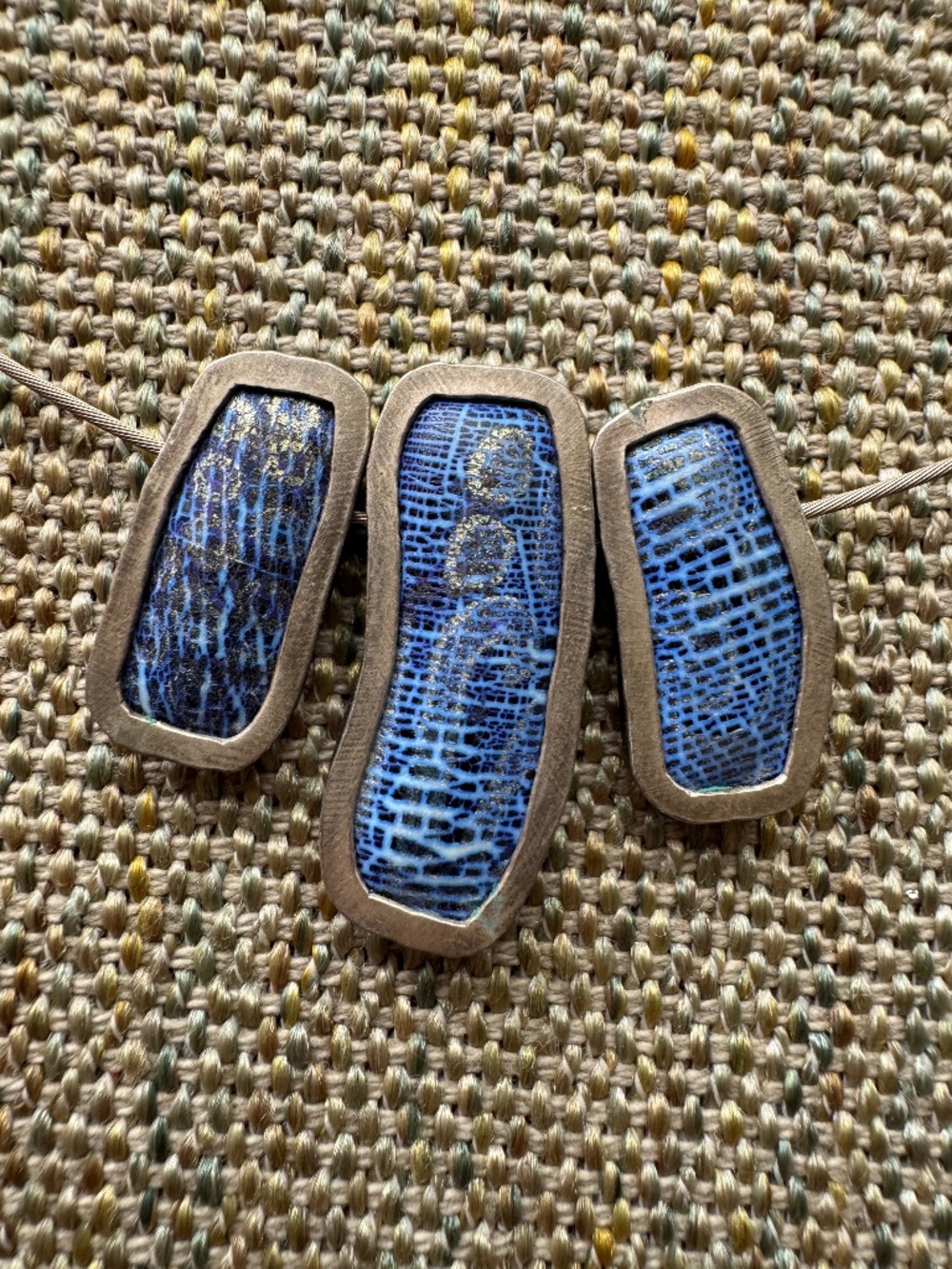 Modern Design Necklace in Blue and Silver Color